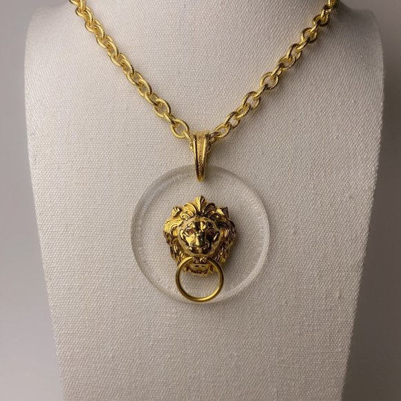Vintage Art Signed Gold Lion Head Door Knocker Round Lucite Gold Chain Necklace - Picture 11 of 12